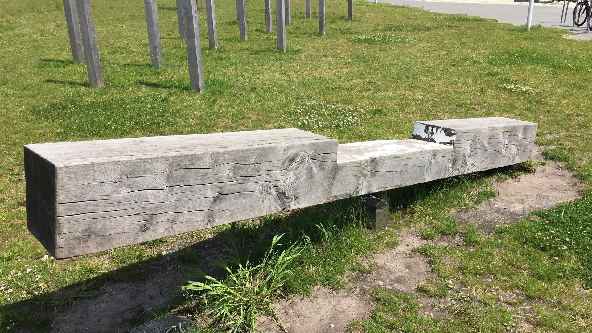 Balancevippe på en græsplæne ved Hjertet Balancevippe på en græsplæne ved Hjertet